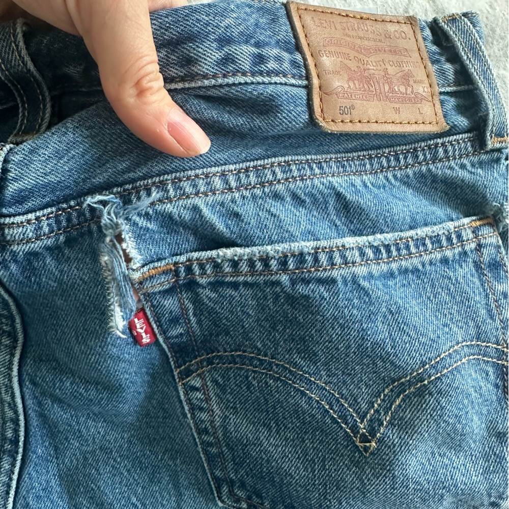 Levi's Women's Straight Leg Blue Jeans - Picture 6 of 7